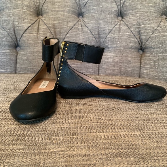Black Steve Madden flats! Only worn ONCE!!! - Picture 2 of 4